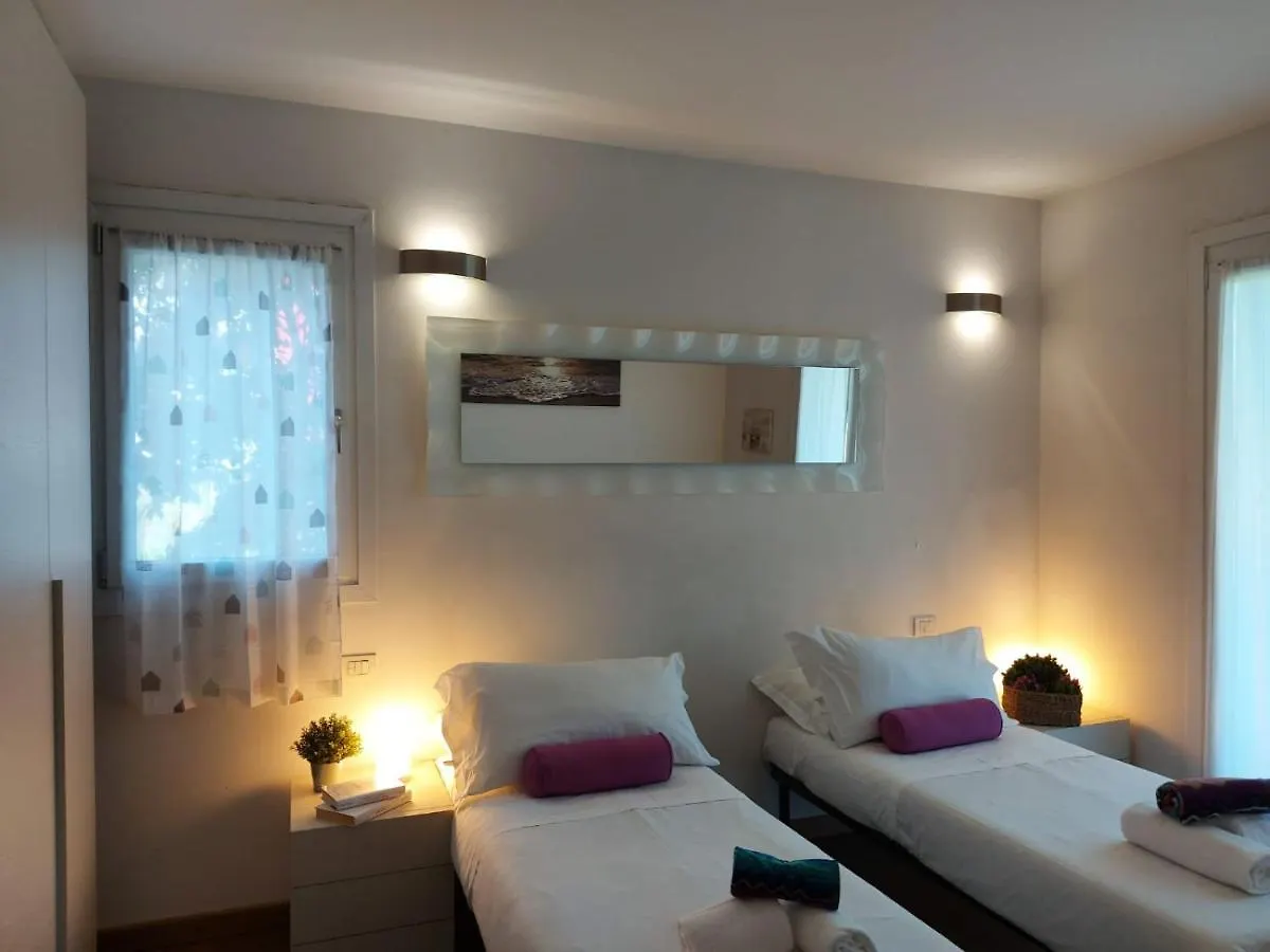 Bnbook - Metropolitan Expo Flat Rho 0*,  Italia