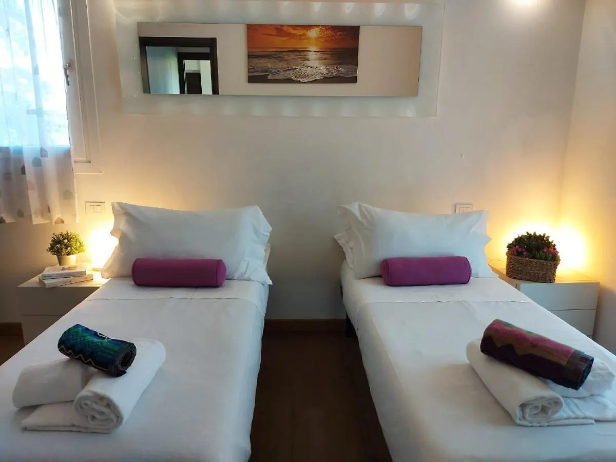 Bnbook - Metropolitan Expo Flat Rho 0*,  Italia