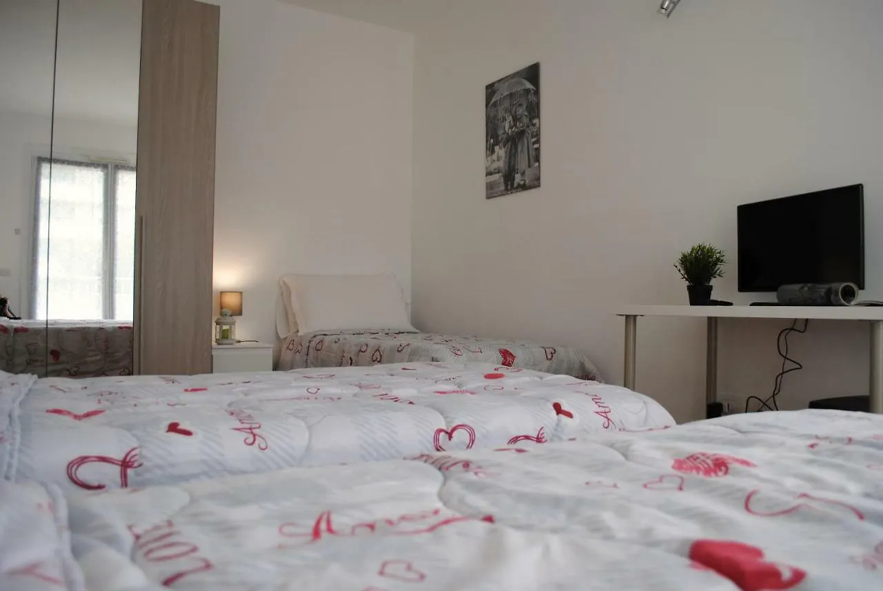 Bnbook - Metropolitan Expo Flat Rho 0*,  Italia