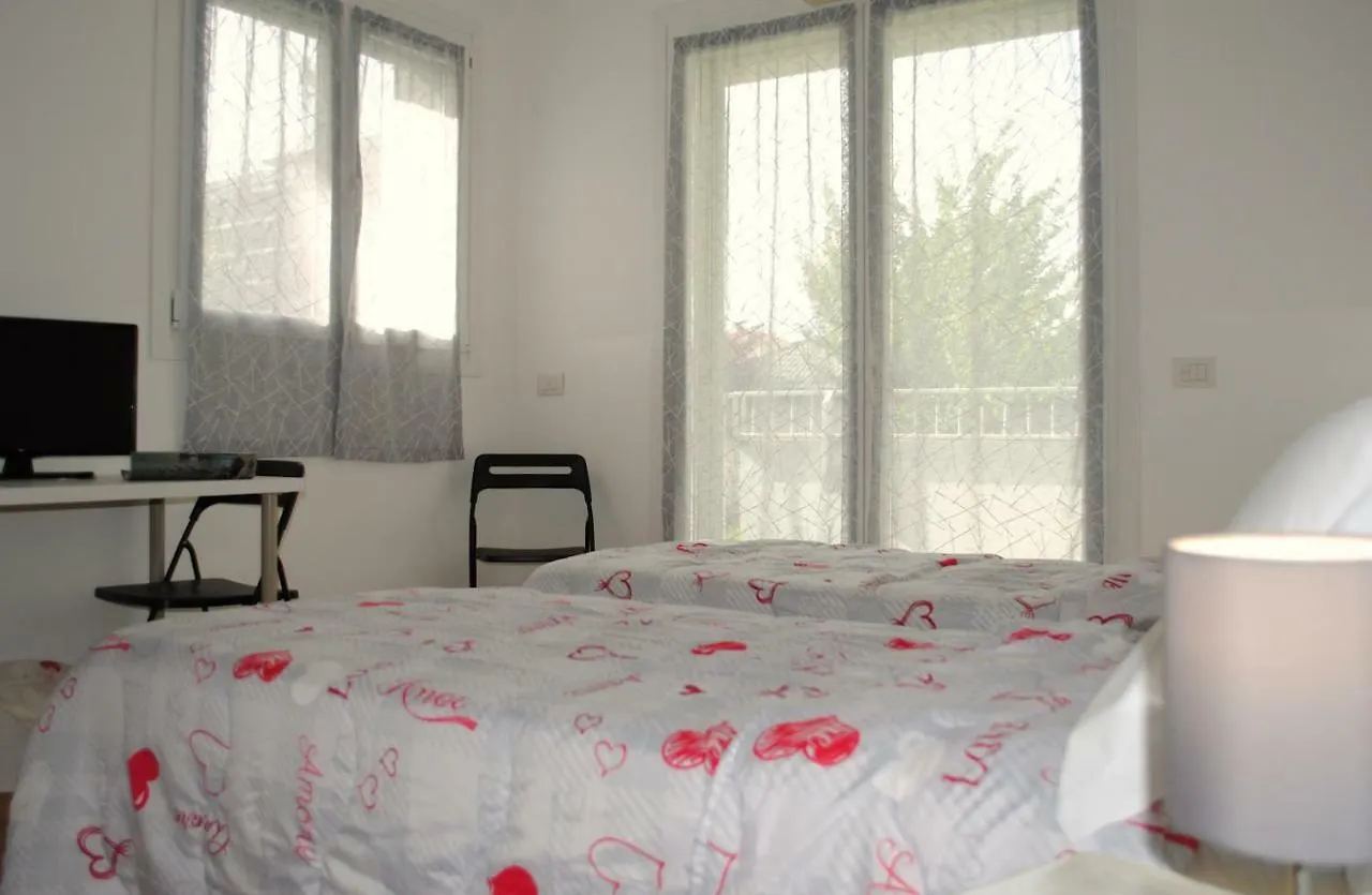 Bnbook - Metropolitan Expo Flat Rho 0*,  Italia