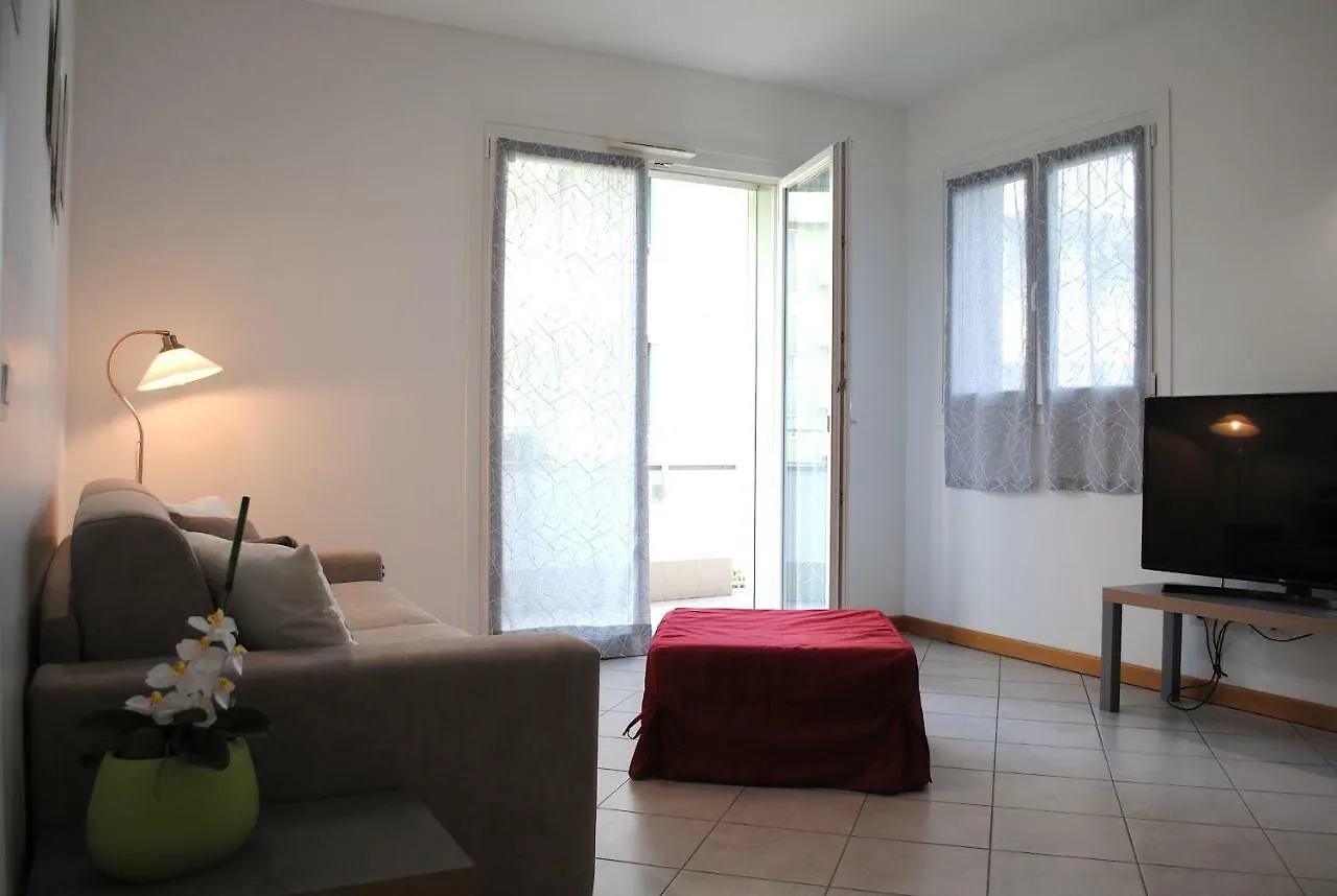 Bnbook - Metropolitan Expo Flat Rho 0*,  Italia